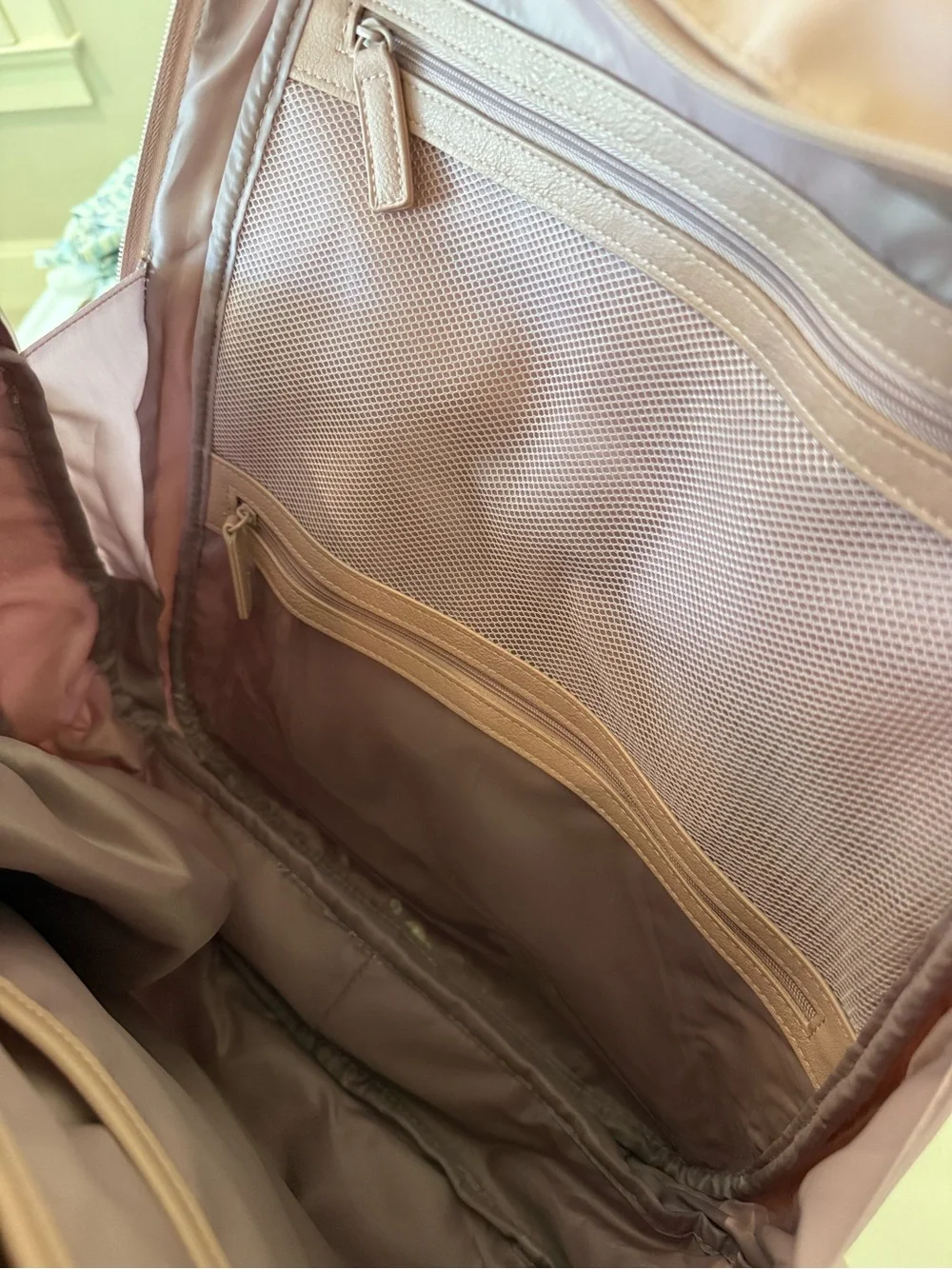 BÉIS 'The Expandable Backpack' in Atlas Pink